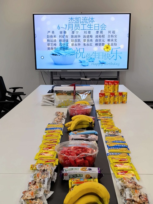在极悦，每个月都有两份“小确幸”等你签收！